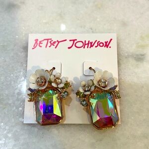 Betsey Johnson Iridescent FLOWER STONE DROP EARRINGS WHITE FLORAL NEW